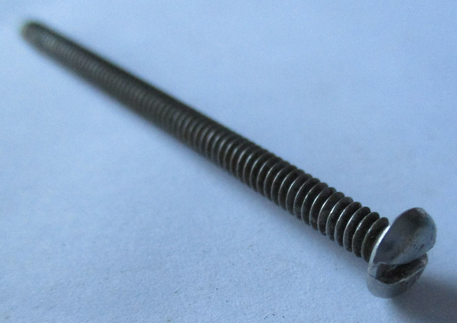 Screw PN SL 2 1 4L 6 32 THD SZ