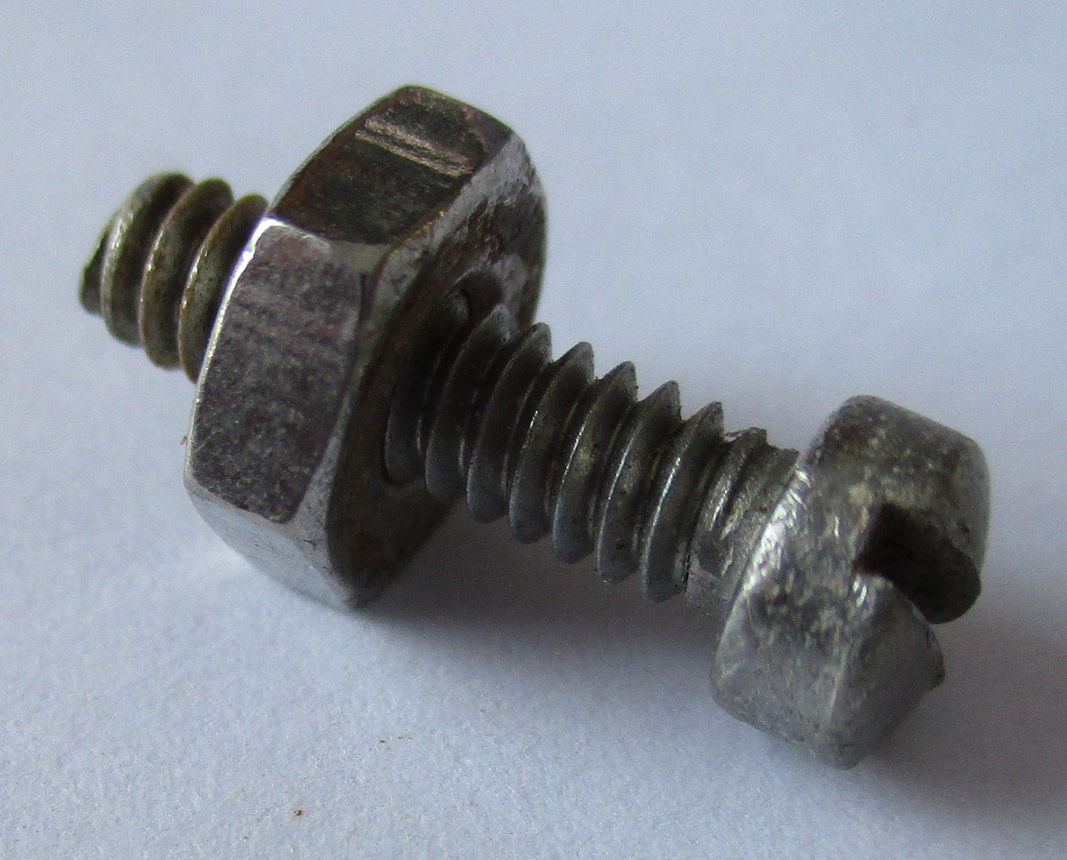 Screw PN SL W Nut 5 8L 6 32 THD SZ Pkg 25